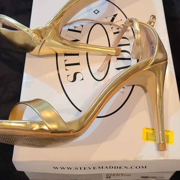 Shoes - Picture 2 of 4